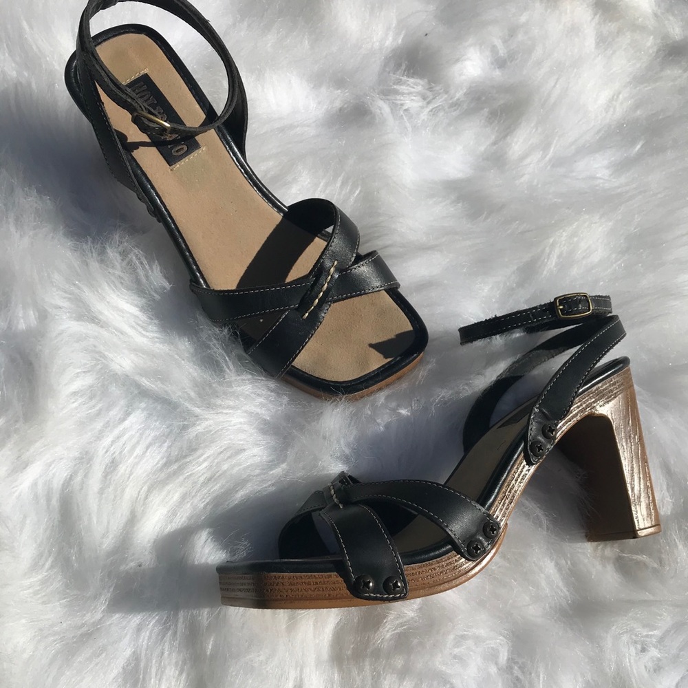 Early 00s wood grain heels